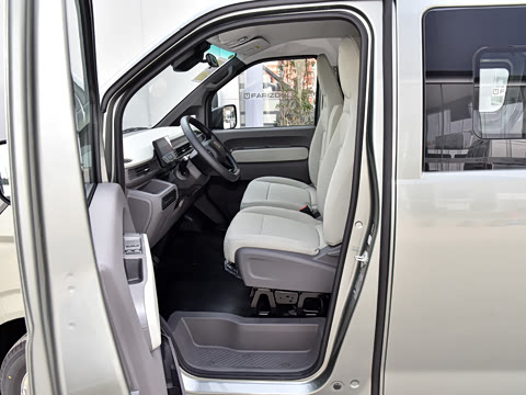 2025 Farizon V6E Image 16